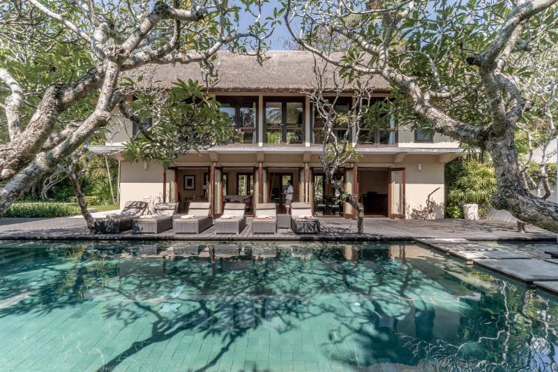 Kayumanis Nusa Dua Private Villa & Spa — забронировать отель в Нуса