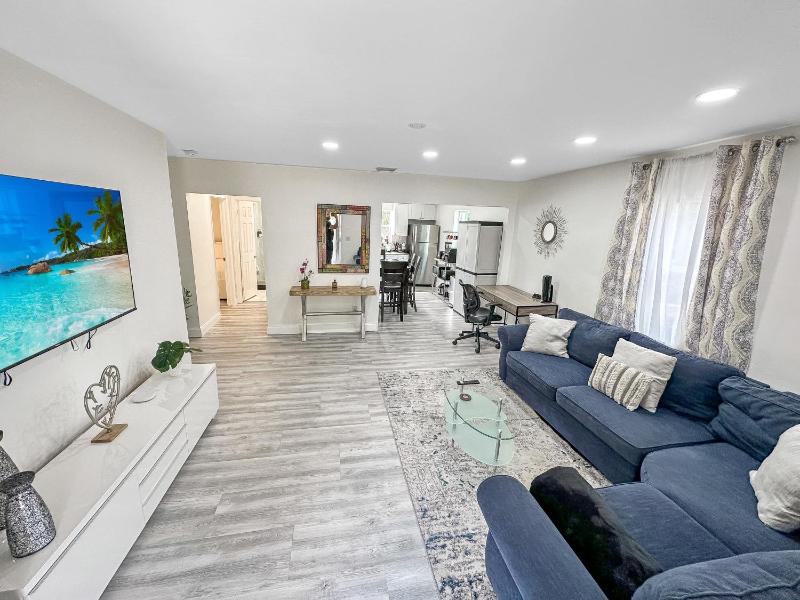 Vacay Spot Wynwood Peaceful 2 BBQs Patio vibes, Prime LOC! 6 blocks away from Bars, Nite Clubs, Res, Shops — отель с удобным расположением в Майами