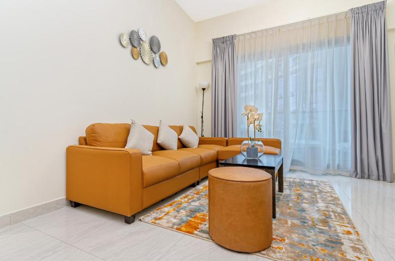 Contemporary furnishing I City skyline view — отель с удобным расположением в Дубае
