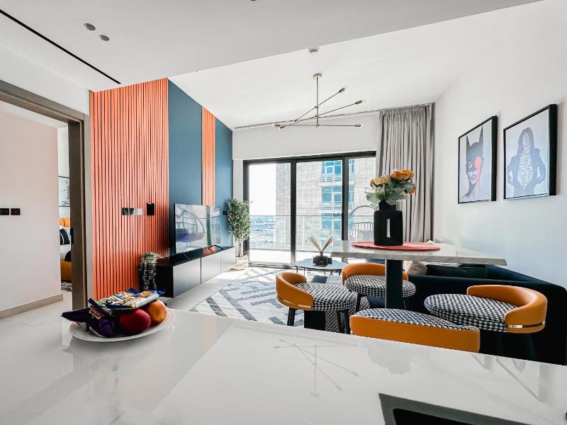 Trophy - Luxury Canal View Suites. — отель с удобным расположением в Дубае