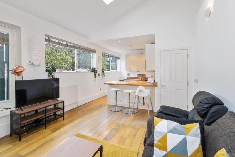 2 Bed Private Townhouse Mews, King's Cross London — комфортный отель в Лондоне