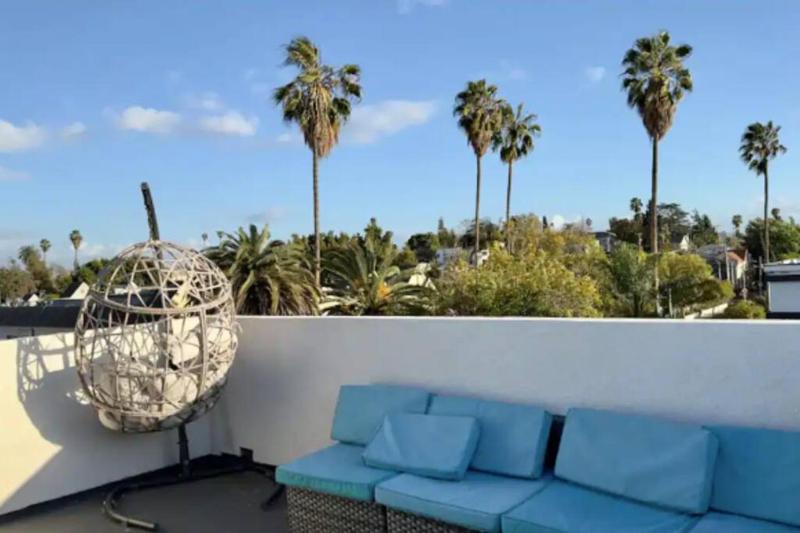 Cozy 4 BR Townhouse with rooftop Oxford 1 — отель в Лос-Анджелесе, Соединенные Штаты Америки