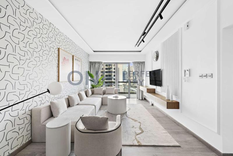 Luxurious 1-Bedroom Apartment with Spectacular Views — отель с удобствами в Дубае