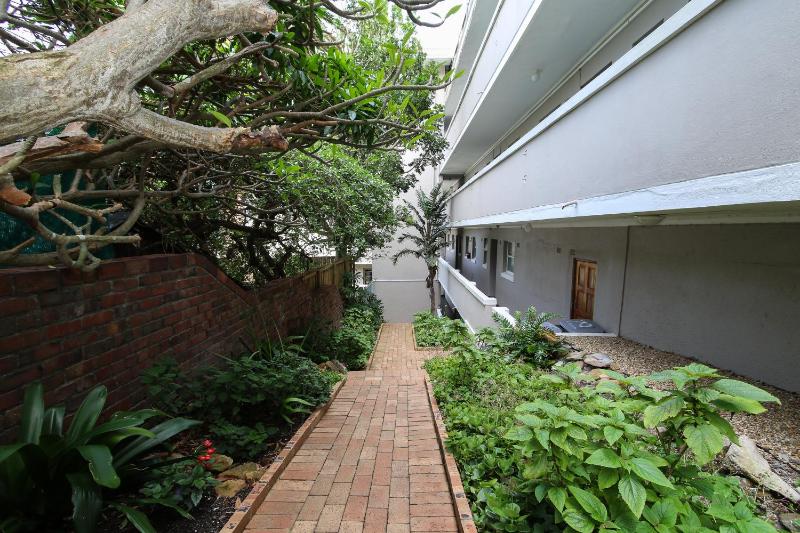 Nederburg, Sea Point, 2 Bed APT - New — забронировать отель в Кейптауне
