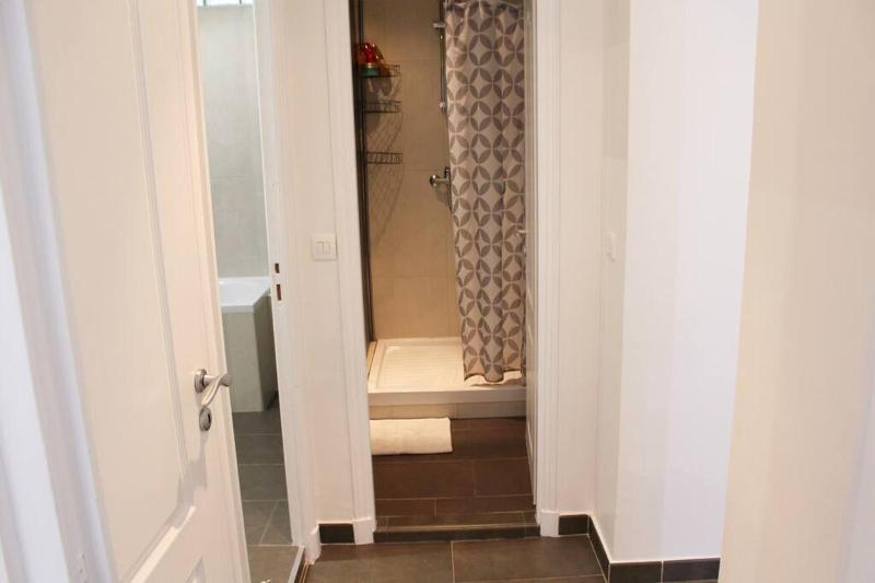 Place Massena in Nice center - 3 bedrooms top floor — забронировать отель в Николь