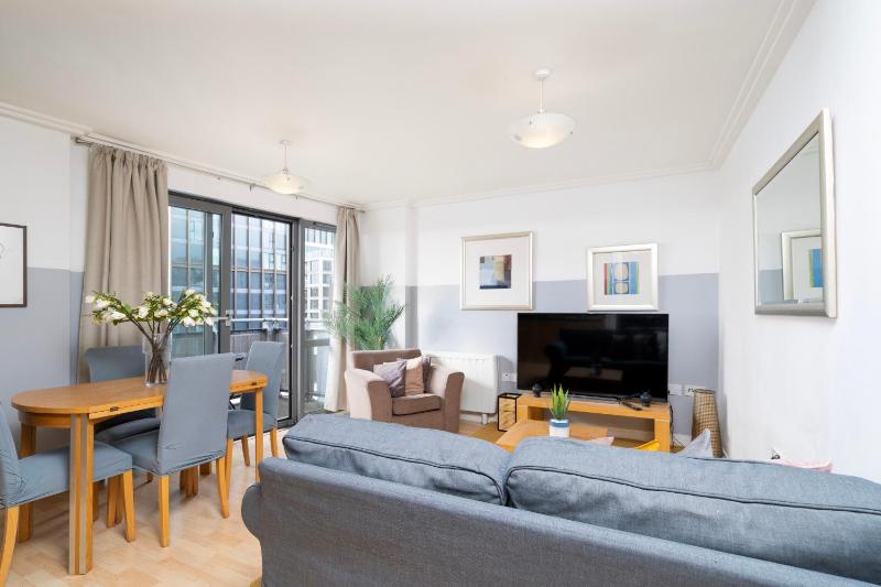 Цены на Cosy Flat right opp tube station в Лондоне