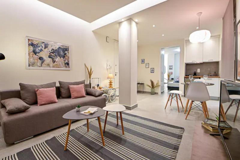 Walk to Syntagma,from a prime-location, luxury apt — забронировать отель в Афины