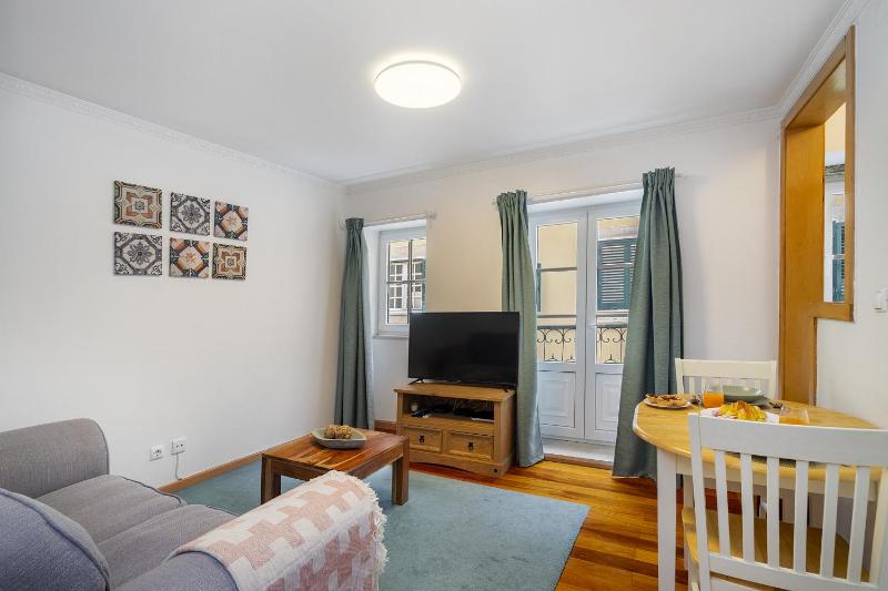 WHome Downtown 1-BR Great for Mid-term Rentals — отель с удобствами в Лиссабоне