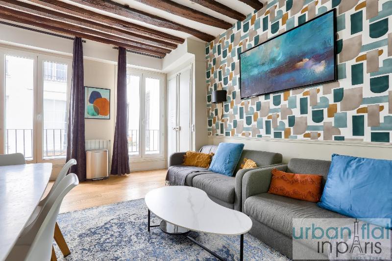 Urban Flat 70 - Authentic 3BDR Parisian Flat — отель с удобным расположением в Париже
