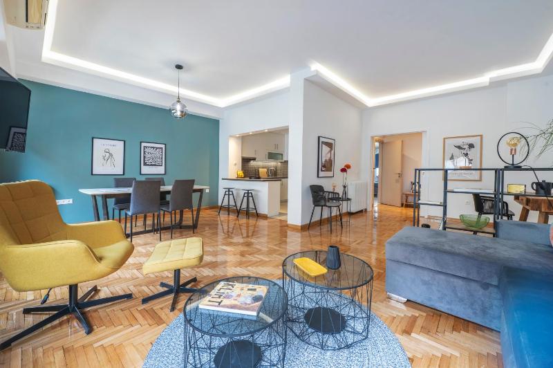 Spacious & bright 2br apt in hip Pangrati, Athens — отель в Афины, Греция