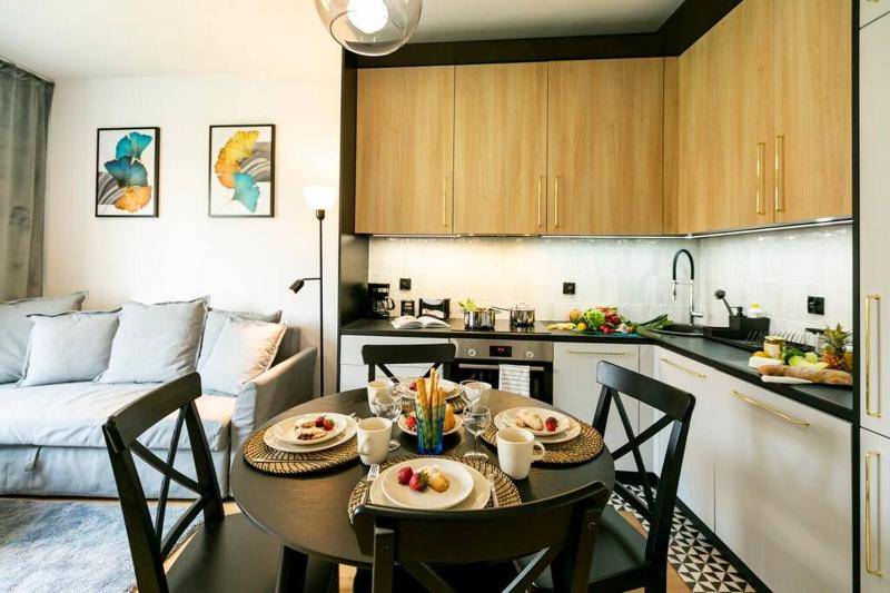 Nowy, elegancki apartament w okolicy PGE Narodowy — комфортный отель в Варшаве