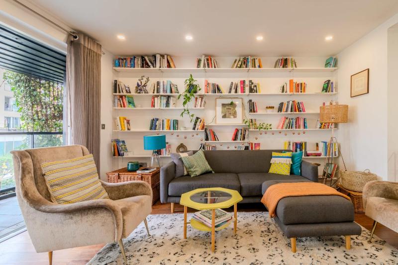 Beautiful Canal-side Flat in Hackney — забронировать отель в Лондоне