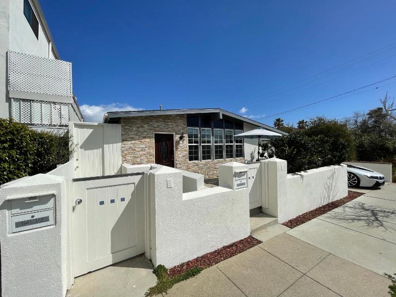 Your home away from home in beautiful Santa Monica — забронировать отель в Лос-Анджелесе
