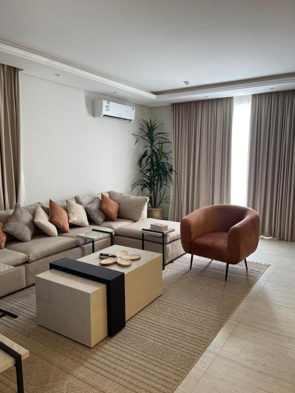 A luxury three-bedroom apartment in the heart of Riyadh — отель с удобствами в Рияде