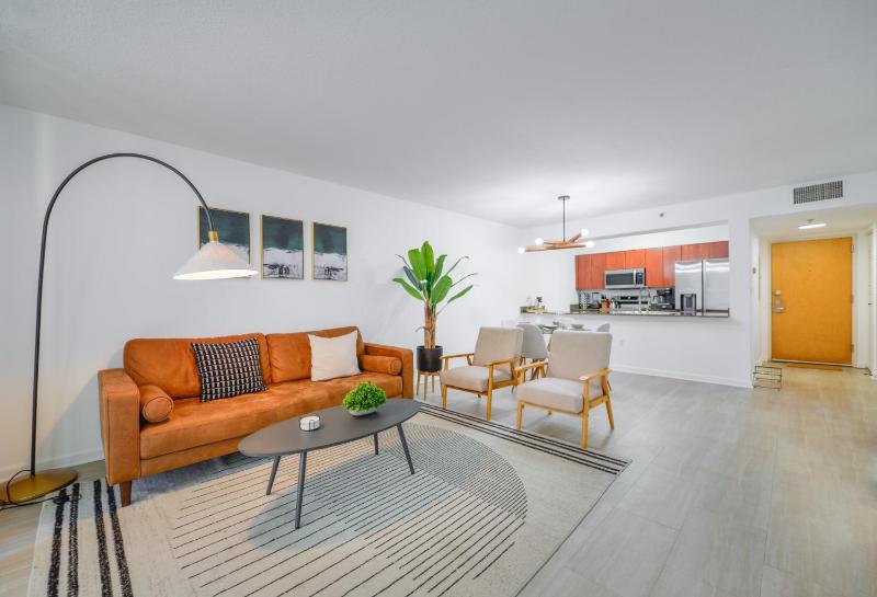Condo with Panoramic City Views in Brickell — комфортный отель в Майами