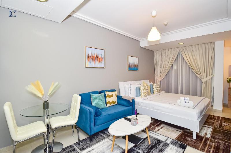 Cozy Studio with Balcony near Metro - Goldcrest 2 JLT — отзывы гостей и цены