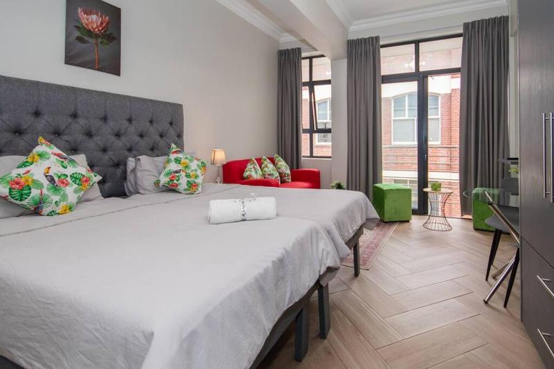 203 Sussex Mews Woodstock — отель с удобствами в Кейптауне