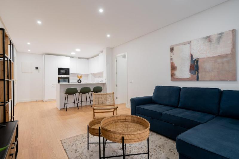 Цены на Apartamento de lujo en la plaza pedro zerolo al lado de gran via в Мадриде