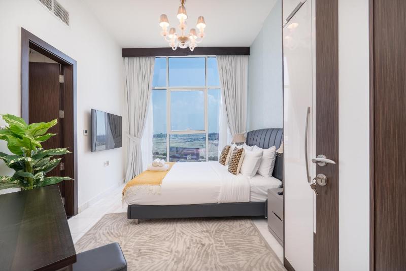 Heaven Crest Vacation Homes Business Bay Canal View - Luxury 2 Bedroom Suite with Free Parking, Wi-Fi, Gym and Pool — отель в Дубае, Объединенные Арабские Эмираты