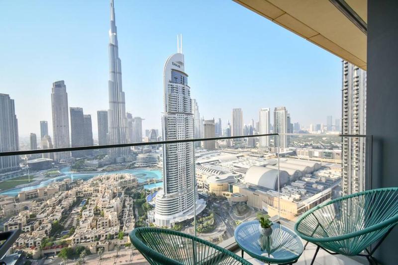 Cinematic&Chic Burj Khalifa &Fountain View 2BR APT — отель с удобствами в Дубае