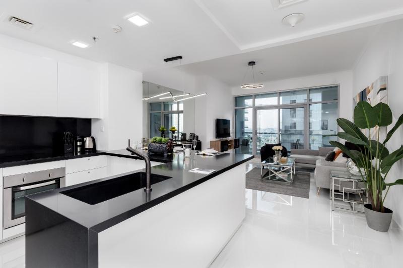 Maison Privee - Elegant Urban Retreat in the Heart of Dubai Marina — отель с удобствами в Дубае