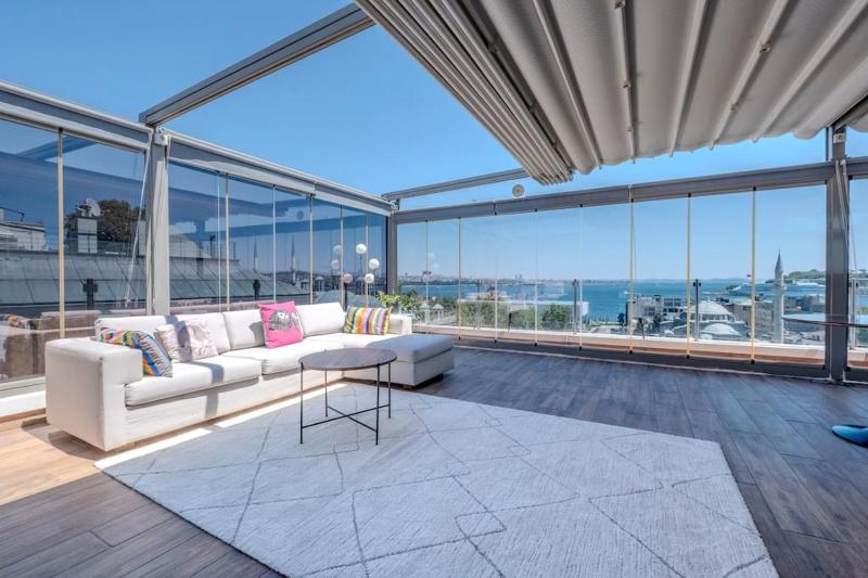 Цены на Penthouse: View & Retractable Roof в Стамбуле