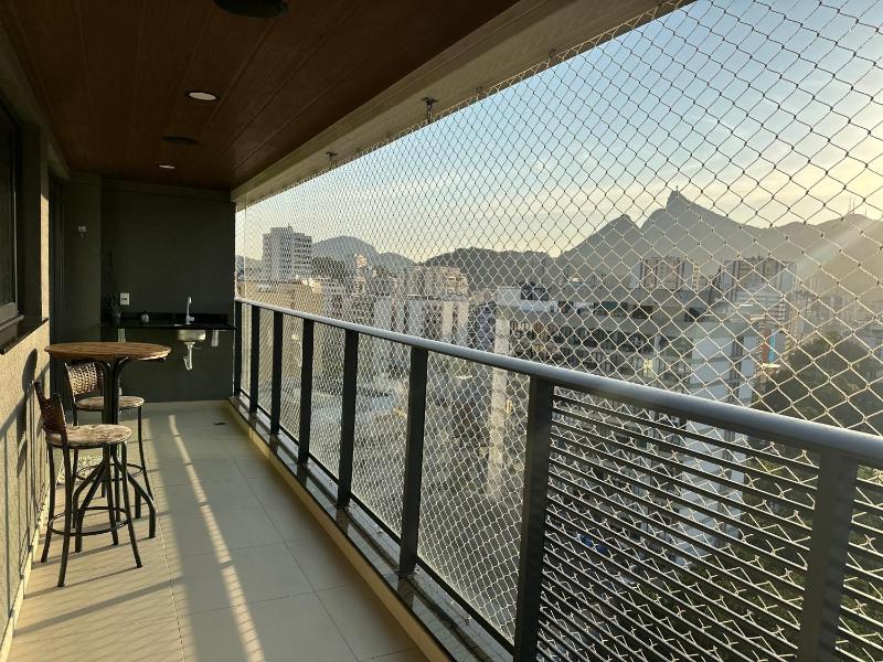 APARTAMENTO NO FLAMENGO, ANDAR ALTO, SUPER VENTILADO, PROXIMO A PRAIA COM VARANDA ESPACOSA E INCRIVEL VISTA DO CRISTO REDENTOR — отель в Рио, Бразилия