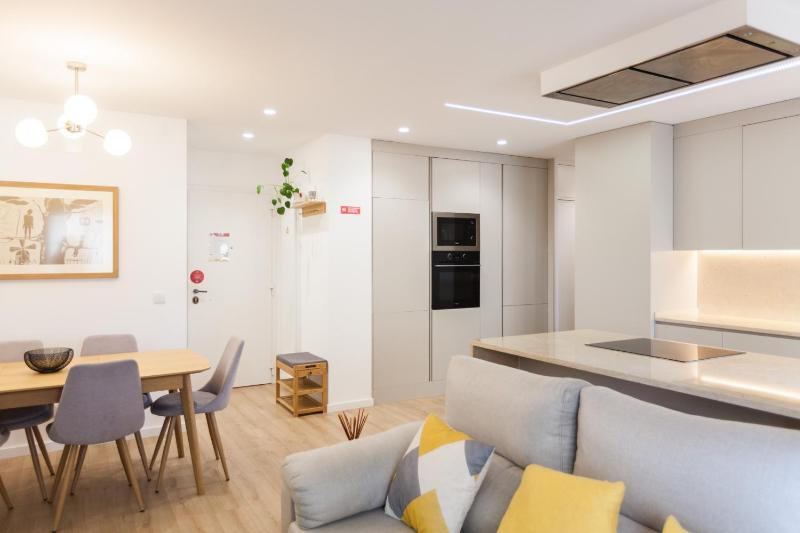 Цены на FLH Penha Franca Cheerful Apartment в Лиссабоне