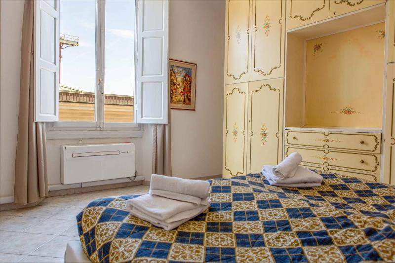 San Lorenzo Market - 2 Bedroom Apartment — отель с удобным расположением в Флоренции