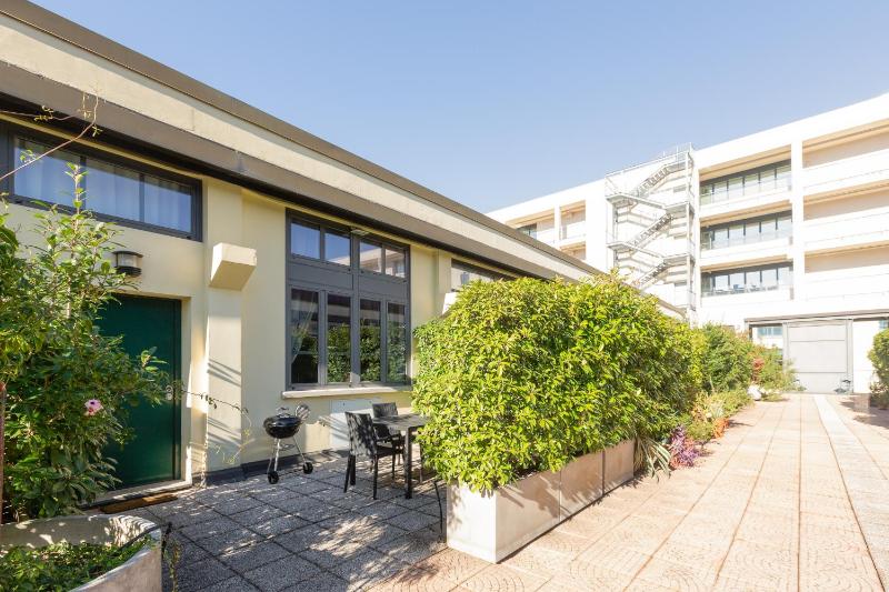 Loft Quaranta with huge terrace! Milano Vigentino — комфортный отель в Милане