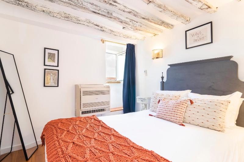 Цены на Delightful & Quirky with River Views в Лиссабоне