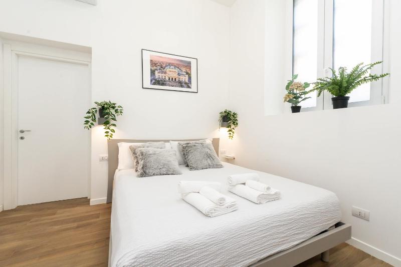 SUITE 43 con giardino a 20 minuti da duomo Milano — отель в Милане, Италия
