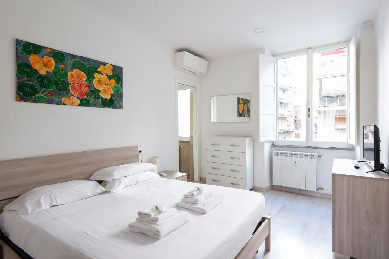 ST. JOHN APARTMENT 2BR/2BTH — отель с удобствами в Риме