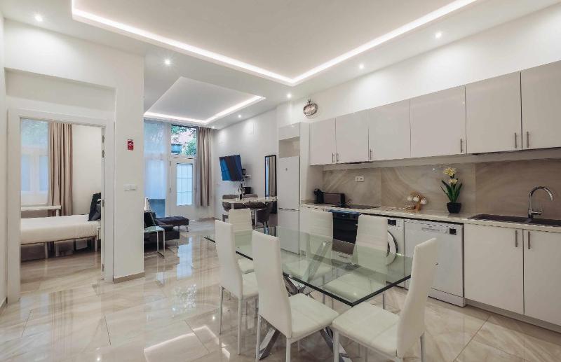Цены на Lujo exclusividad espacioso Madrid centro в Мадриде