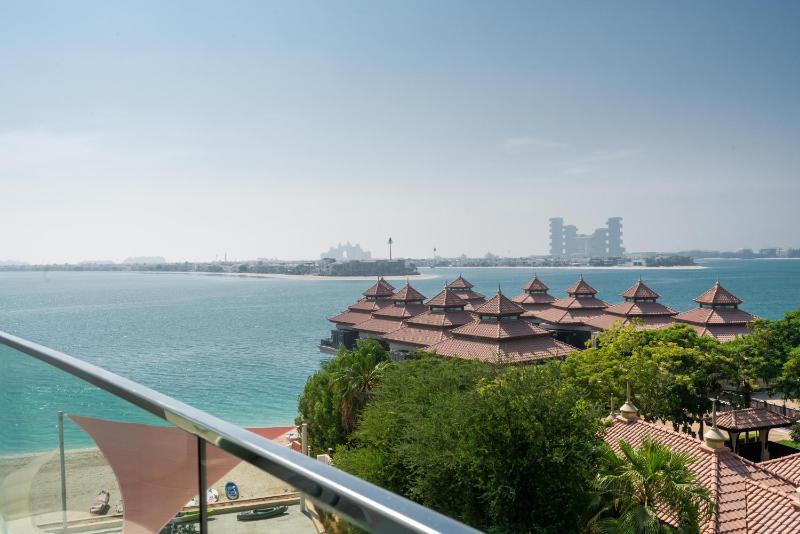 Lux 2BD Apartment in the Palm with Amazing Sea View, Private Beach Access - Mina Azizi — комфортный отель в Дубае
