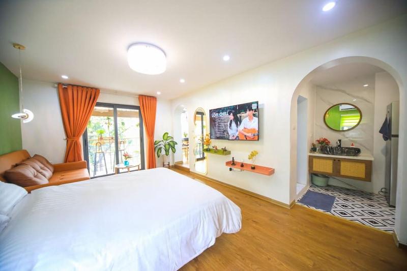 Domino Home with Banlcony Lake View — отель с удобствами в Ханое