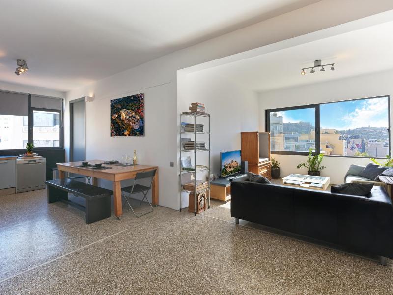 Цены на Eastern Aromas loft in Psyri, Athens в Афины