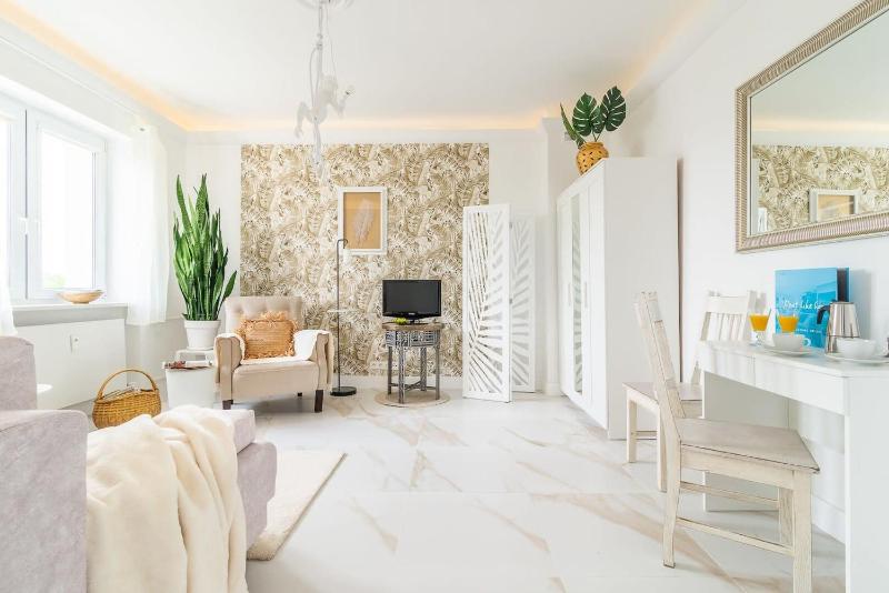 Rent like home - Plac Inwalidow 10 — отель в Варшаве, Польша