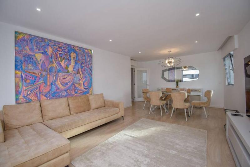 Stylish Apartment near the Airport — комфортный отель в Лиссабоне