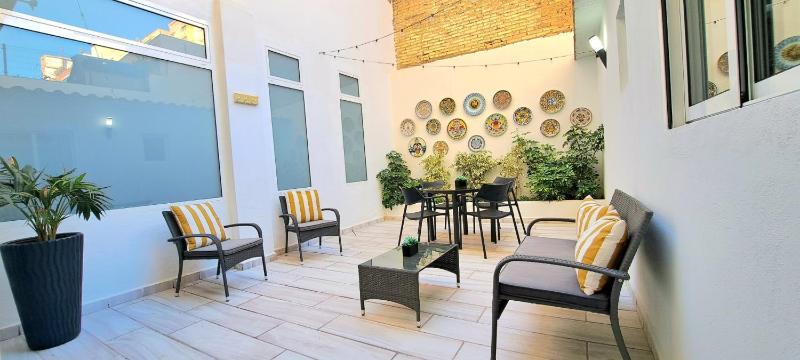New! renovated, centrally located, private entrance, terrace — отель в Валенсии, Испания