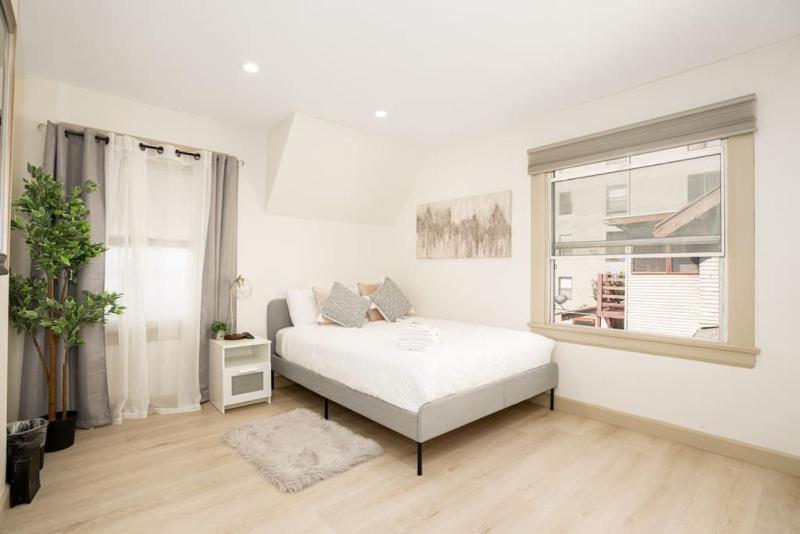 Charming 1BR unit in the heart of K-Town — забронировать отель в Лос-Анджелесе