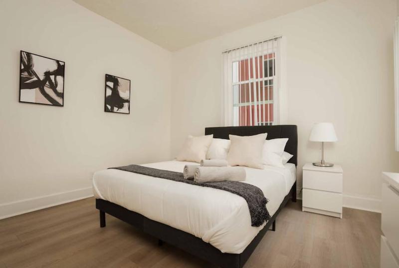 Comfortable 5BR Home near USC, DTLA and Ktown — отель с удобным расположением в Лос-Анджелесе
