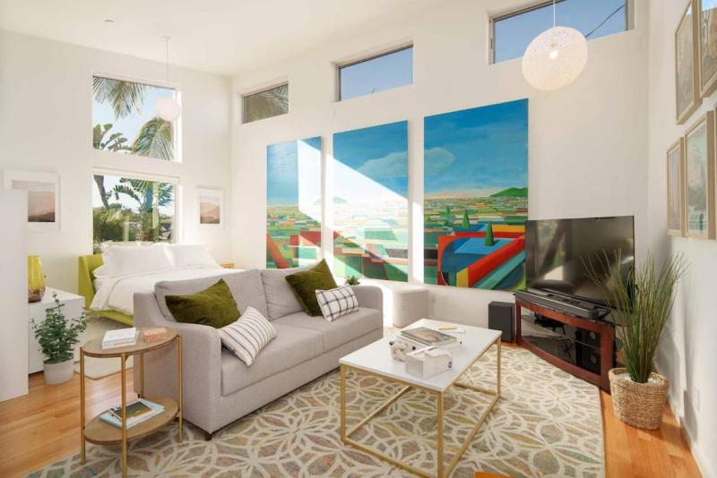 Lemon Tree Loft Chic Studio in the Heart of Culver — отель с удобным расположением в Лос-Анджелесе