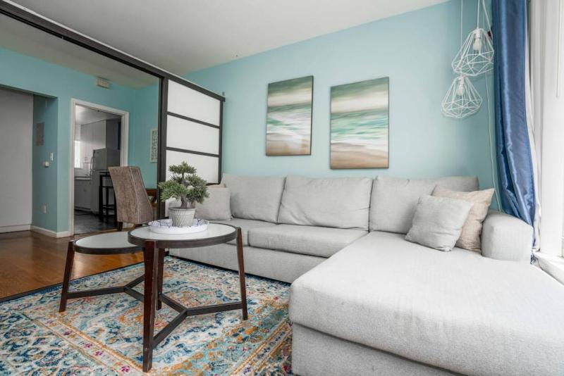 Delightful 1BR home in the Heart of K-Town — забронировать отель в Лос-Анджелесе