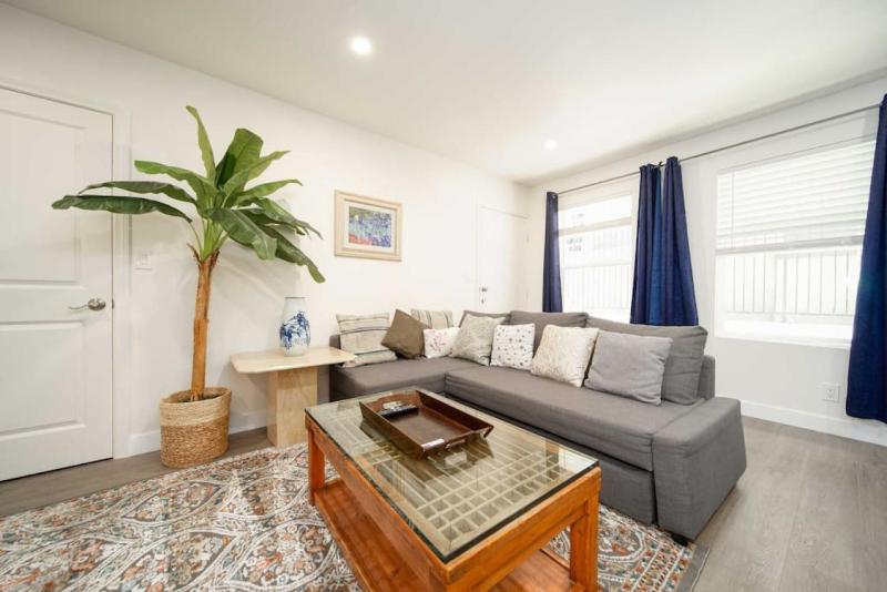 Comfy Homey 2BR Home near Hollywood DTLA — забронировать отель в Лос-Анджелесе