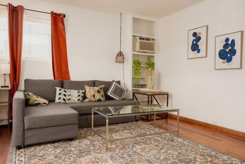 Delightful 2BR Home near Hollywood DTLA — отель с удобным расположением в Лос-Анджелесе
