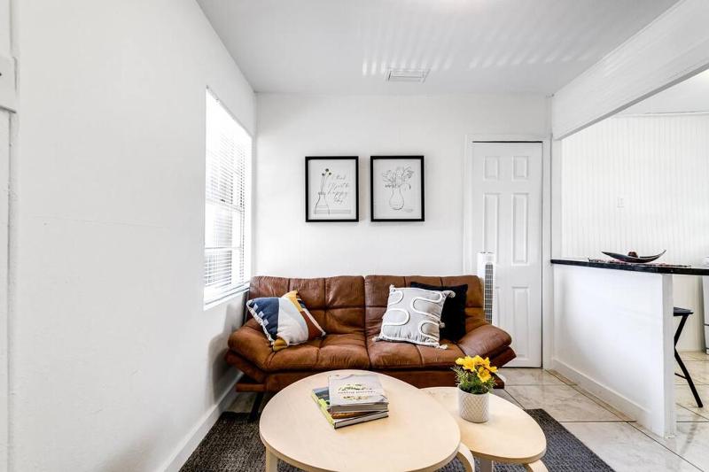 Inviting 1-BR apartment for 4 people V2 — отель с удобствами в Майами