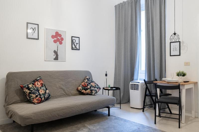 Цены на Comfy apartment Free Wi-Fi and Netflix, 4 stops to Duomo square в Милане