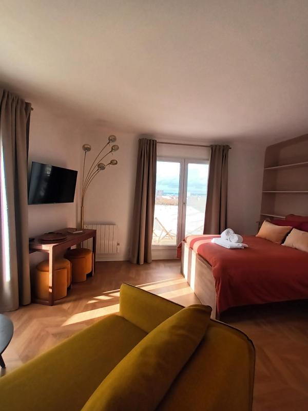 PARIS Balcony TOP FLOOR Room — отель с удобствами в Париже