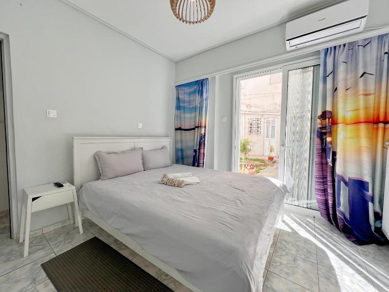 WSD Glyfada Cozy 1BD Apartment with Balcony near Beach — отель с удобным расположением в Афины